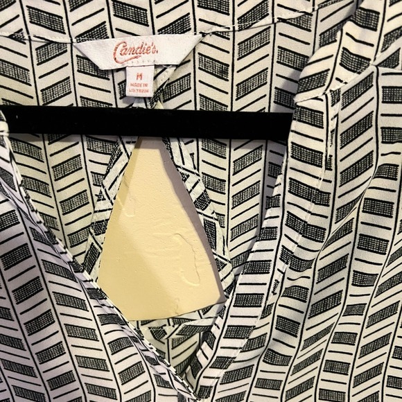 Candies Womens Black White Geometric Chevron Keyhole Back Blouse Medium - Picture 2 of 3
